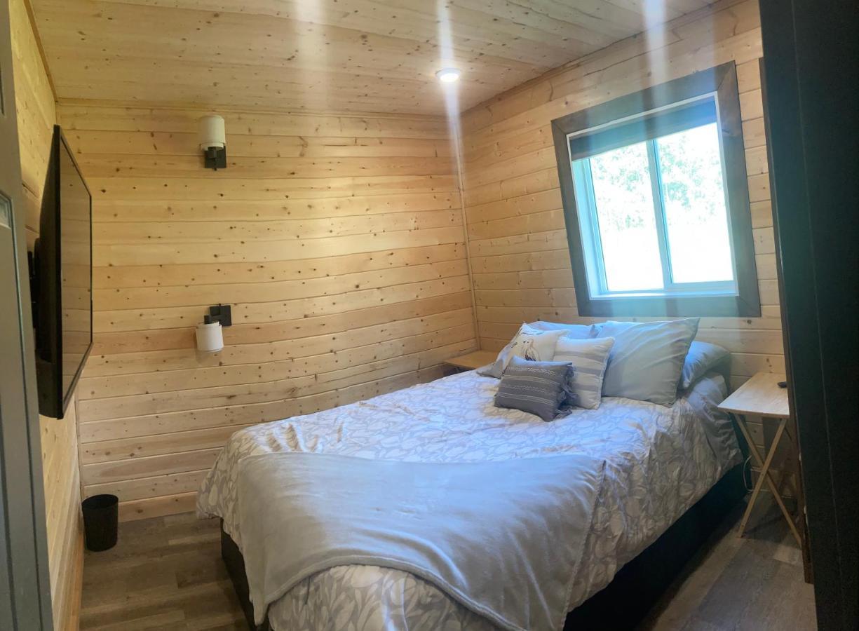 Cougar Mountain Lodge And Resort Cabin Rentals Valemount Exterior foto