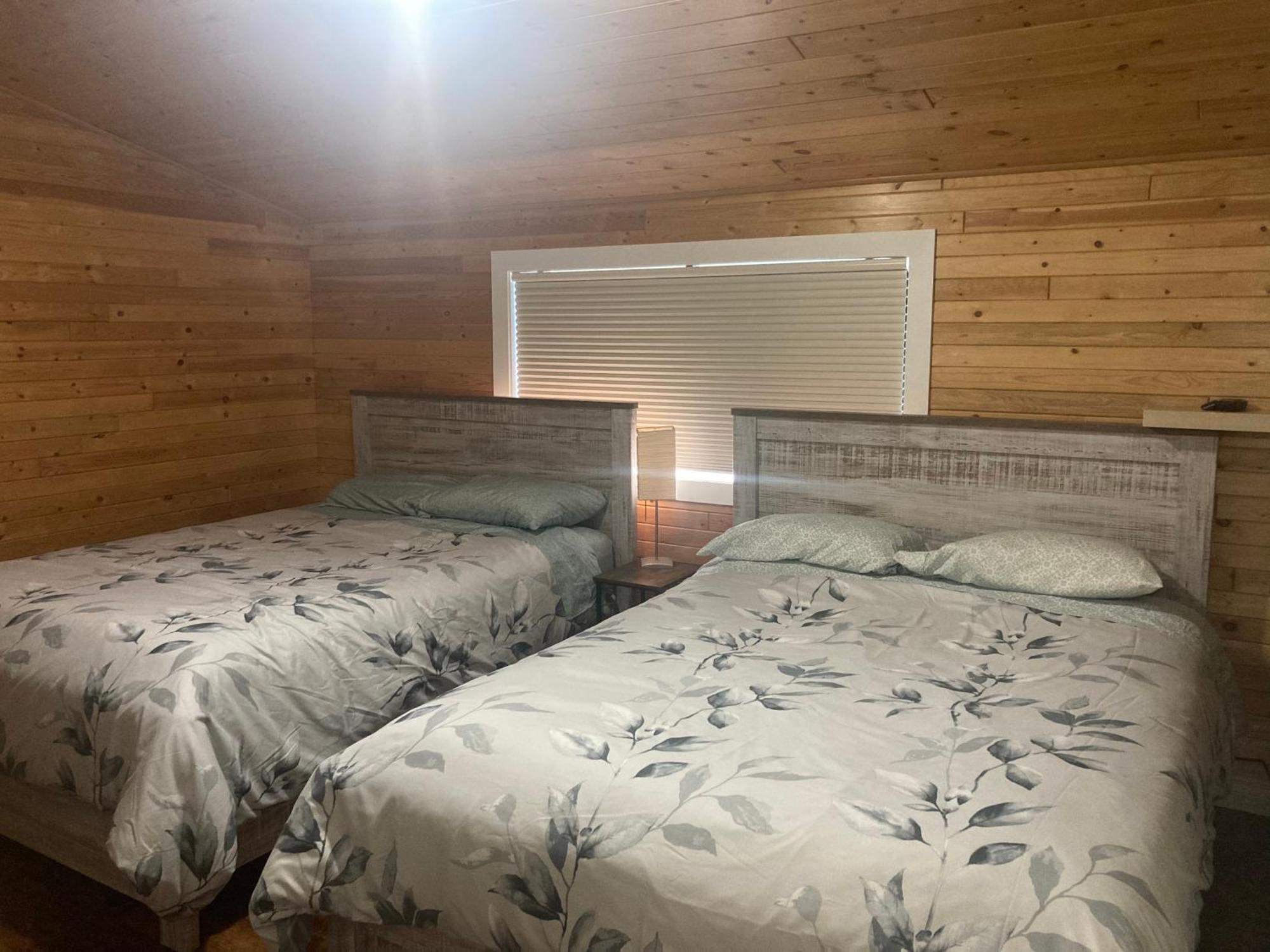 Cougar Mountain Lodge And Resort Cabin Rentals Valemount Exterior foto